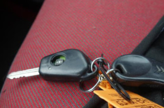 Attache ceinture arriere droit CITROEN BERLINGO 1