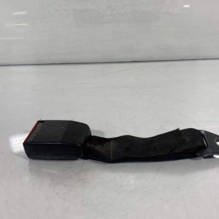 Attache ceinture arriere droit PEUGEOT 205