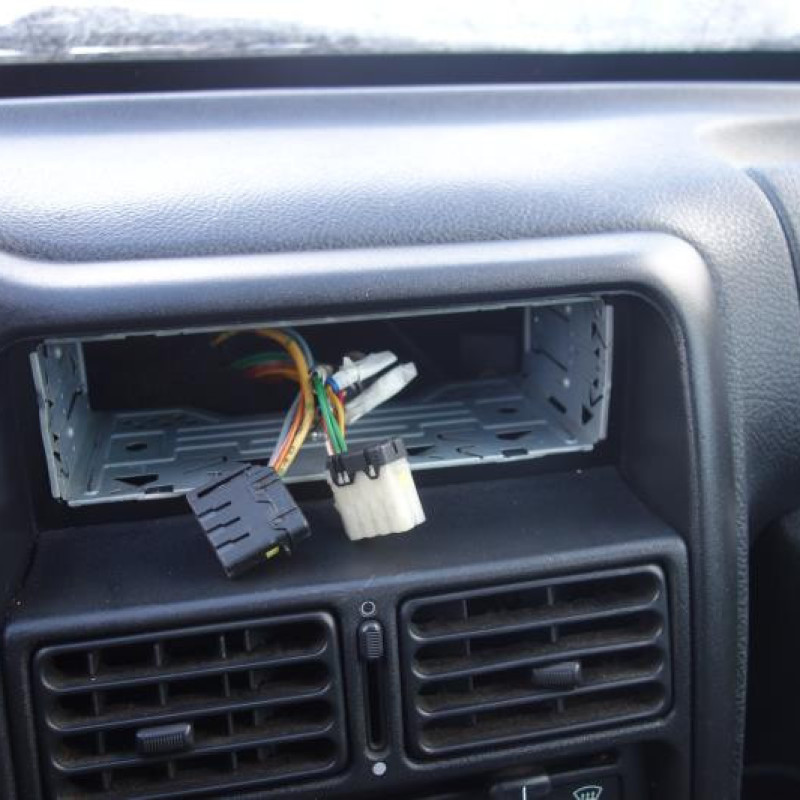 Ceinture arriere droit PEUGEOT 106 Photo n°10