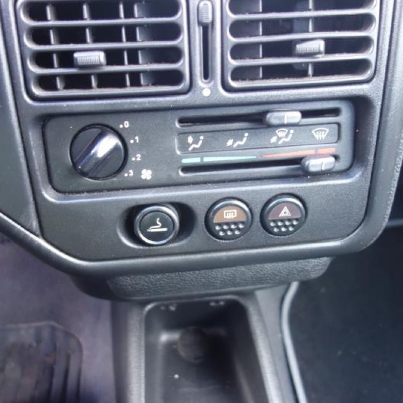 Ceinture arriere droit PEUGEOT 106 Photo n°11