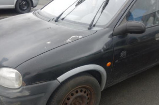 Attache ceinture arriere droit OPEL CORSA B