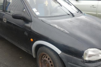 Attache ceinture arriere droit OPEL CORSA B