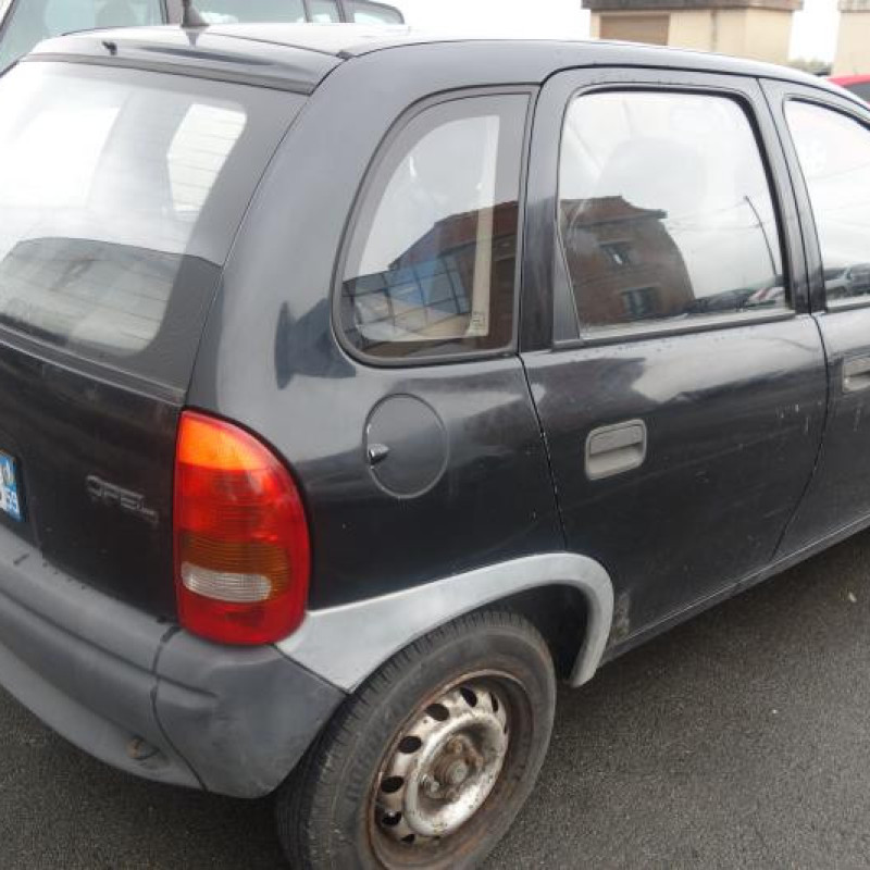 Attache ceinture arriere droit OPEL CORSA B Photo n°4