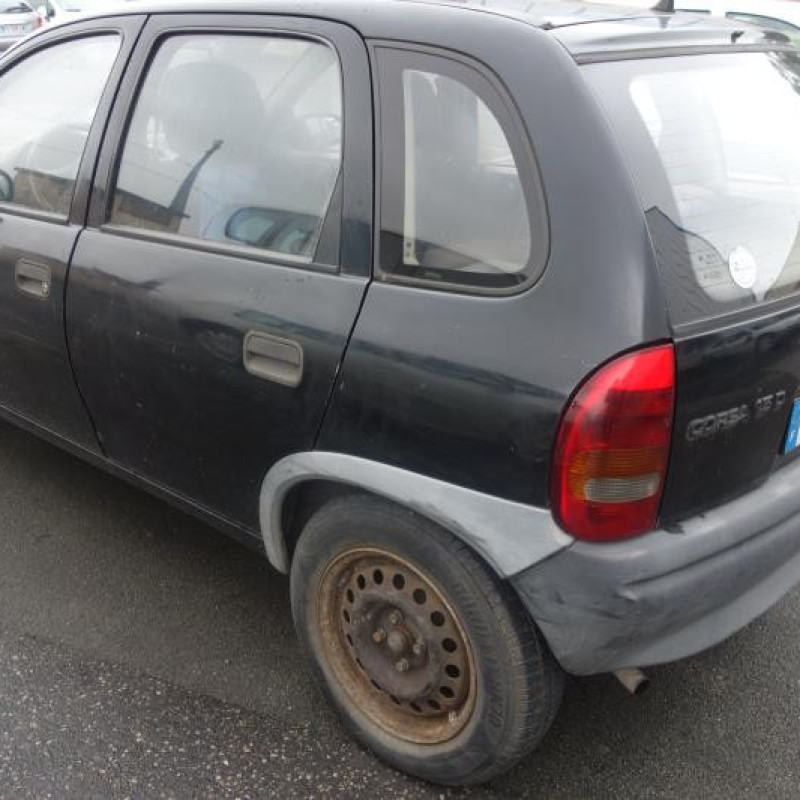 Attache ceinture arriere droit OPEL CORSA B Photo n°5