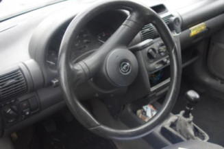 Attache ceinture arriere droit OPEL CORSA B