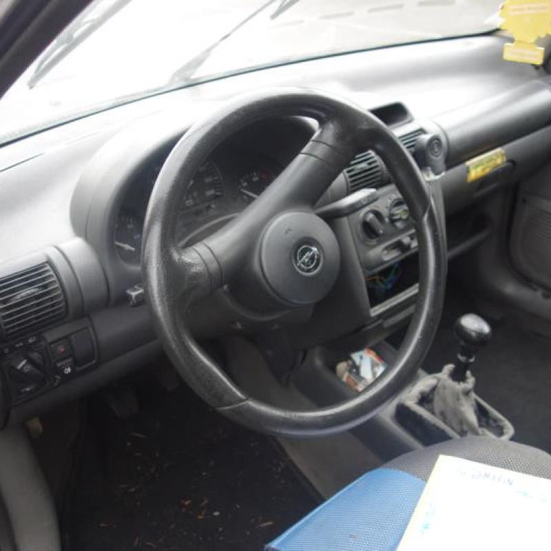 Attache ceinture arriere droit OPEL CORSA B Photo n°6