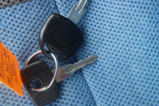 Attache ceinture arriere droit OPEL CORSA B