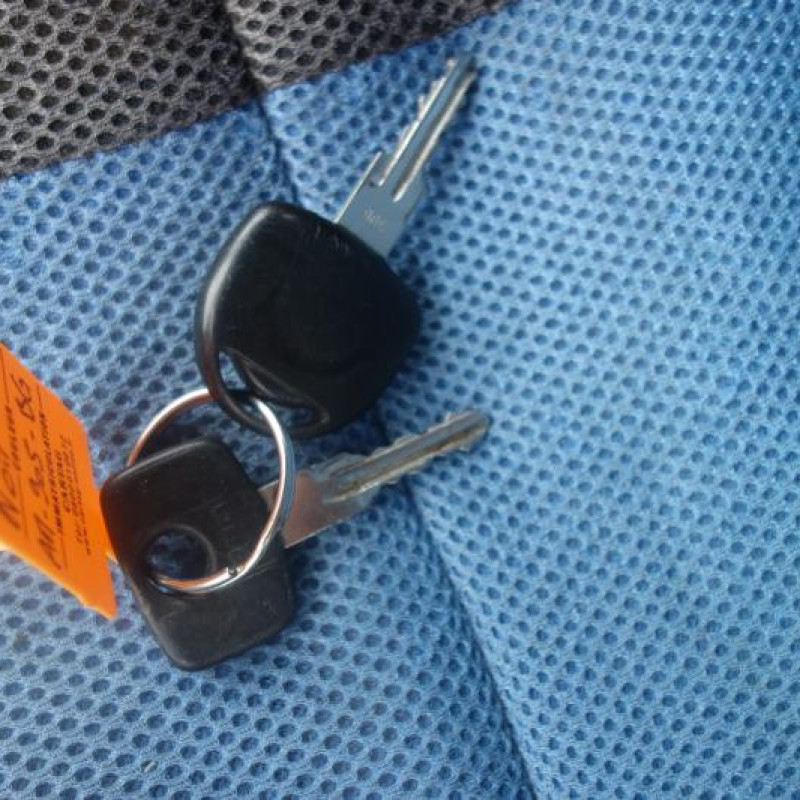 Attache ceinture arriere droit OPEL CORSA B Photo n°9