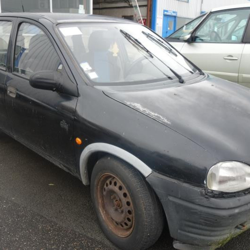 Attache ceinture arriere gauche OPEL CORSA B Photo n°5