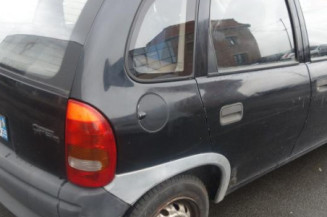 Attache ceinture arriere gauche OPEL CORSA B