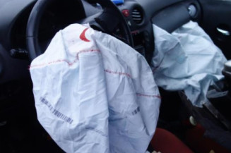 Attache ceinture arriere droit CITROEN C2