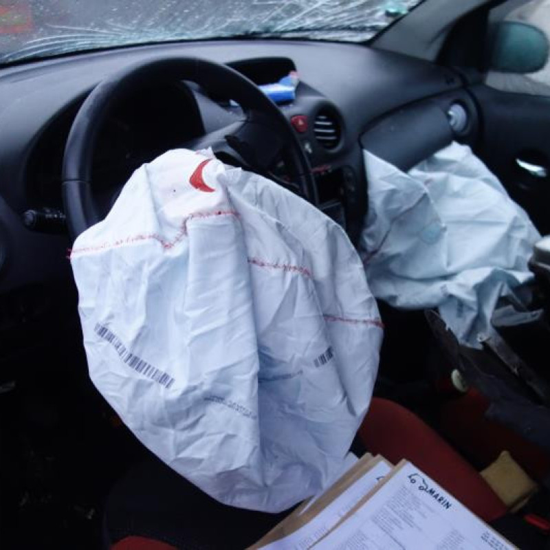 Attache ceinture arriere droit CITROEN C2 Photo n°10