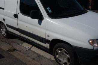 Serrure avant droit PEUGEOT PARTNER 1