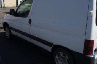 Serrure avant droit PEUGEOT PARTNER 1