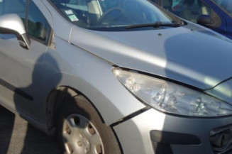Attache ceinture avant droit PEUGEOT 308 1