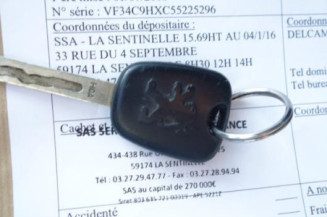 Attache ceinture avant droit PEUGEOT 308 1