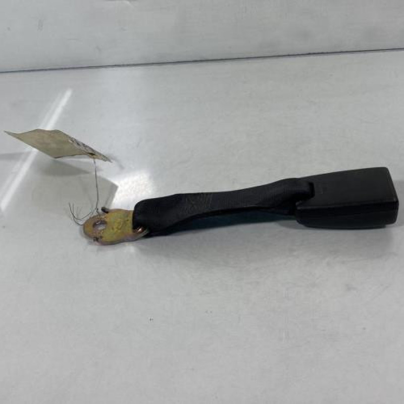 Attache ceinture arriere droit TOYOTA COROLLA 10 Photo n°3