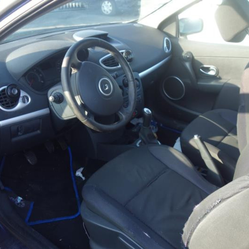 Trappe d'essence RENAULT CLIO 3 Photo n°9