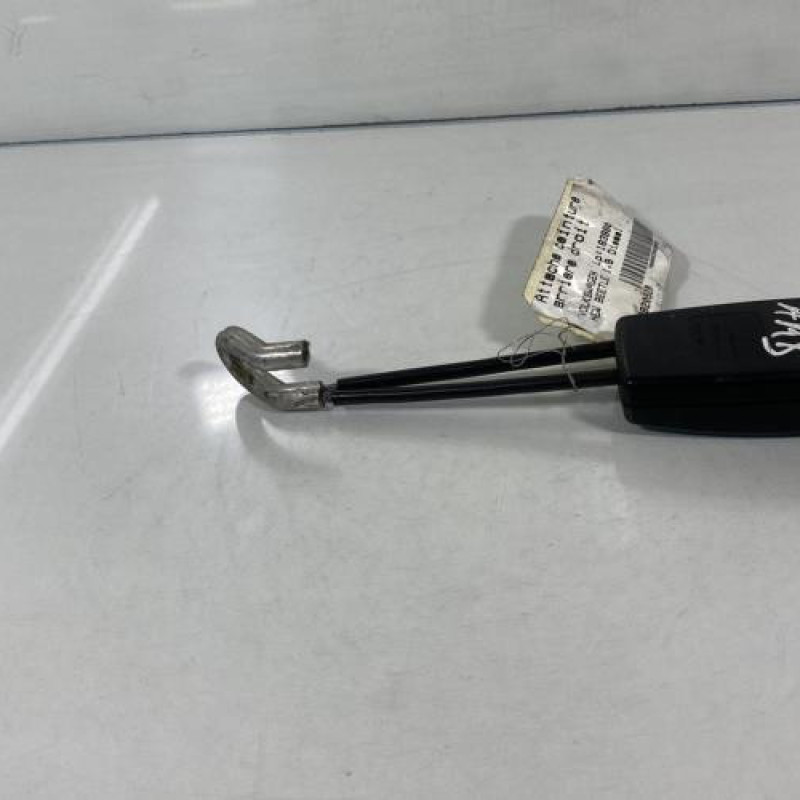 Attache ceinture arriere droit VOLKSWAGEN NEW BEETLE 1 Photo n°3