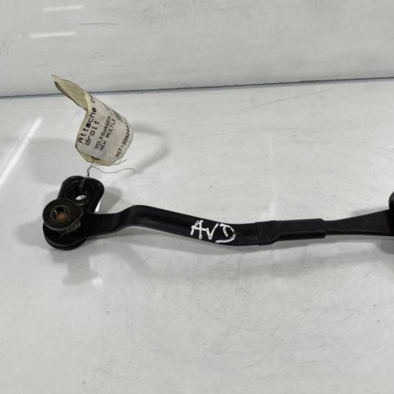 Attache ceinture avant droit VOLKSWAGEN NEW BEETLE 1 Photo n°2