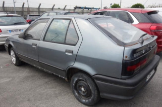 Vitre arriere droit RENAULT R19