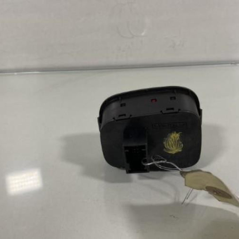 Bouton de warning CITROEN NEMO Photo n°3