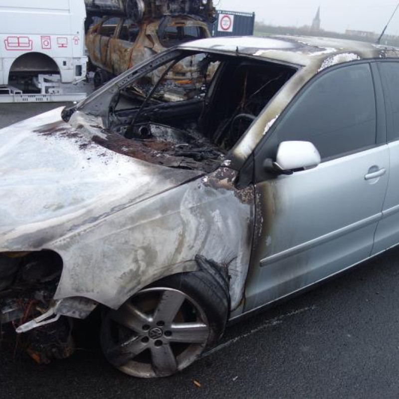 Leve vitre mecanique arriere gauche VOLKSWAGEN POLO 4 Photo n°2