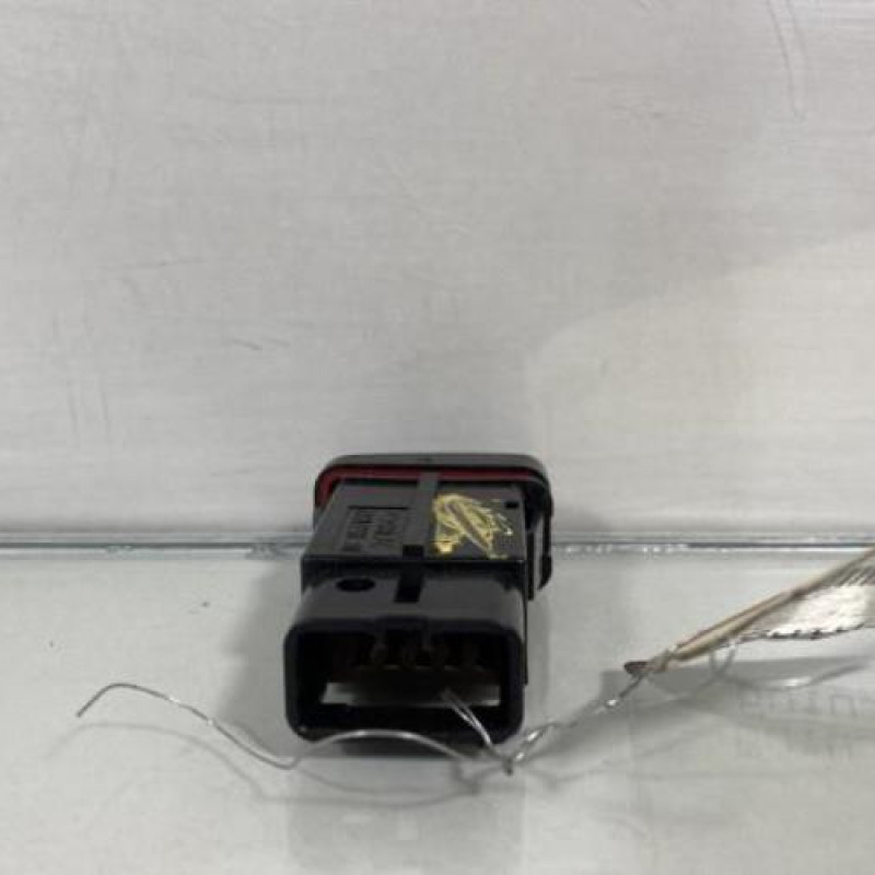 Bouton de warning MAZDA 323 5 Photo n°3