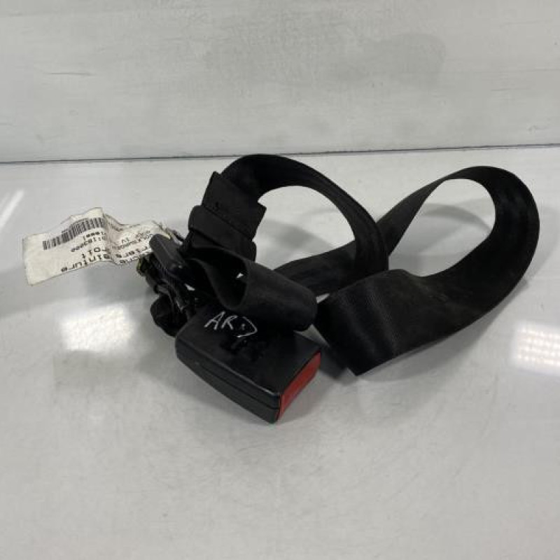 Attache ceinture arriere droit VOLKSWAGEN GOLF 4 Photo n°1