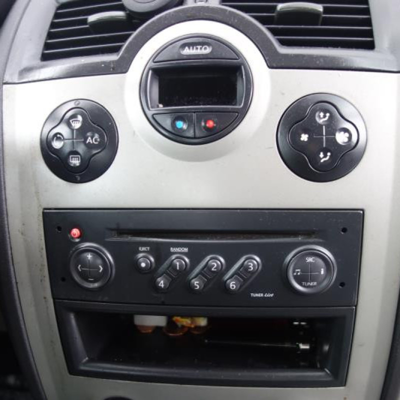 Pretensionneur de ceinture avant droit RENAULT MEGANE 2 Photo n°9