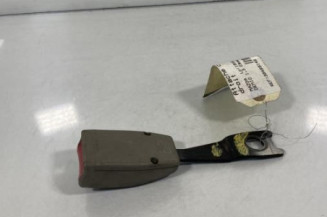 Attache ceinture avant droit MAZDA DEMIO