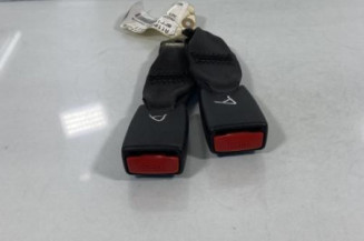 Attache ceinture arriere droit MAZDA 323 5 Photo n°1