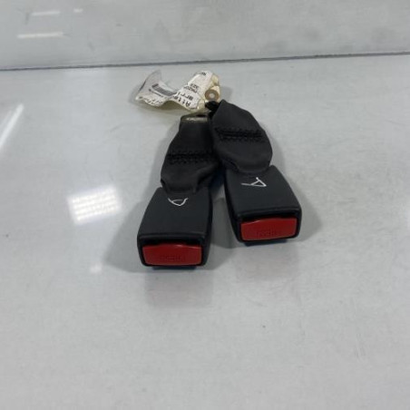 Attache ceinture arriere droit MAZDA 323 5 Photo n°1