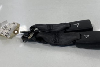 Attache ceinture arriere droit MAZDA 323 5