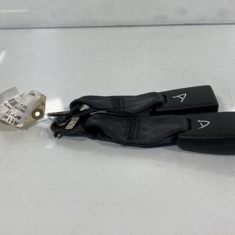 Attache ceinture arriere droit MAZDA 323 5 Photo n°3