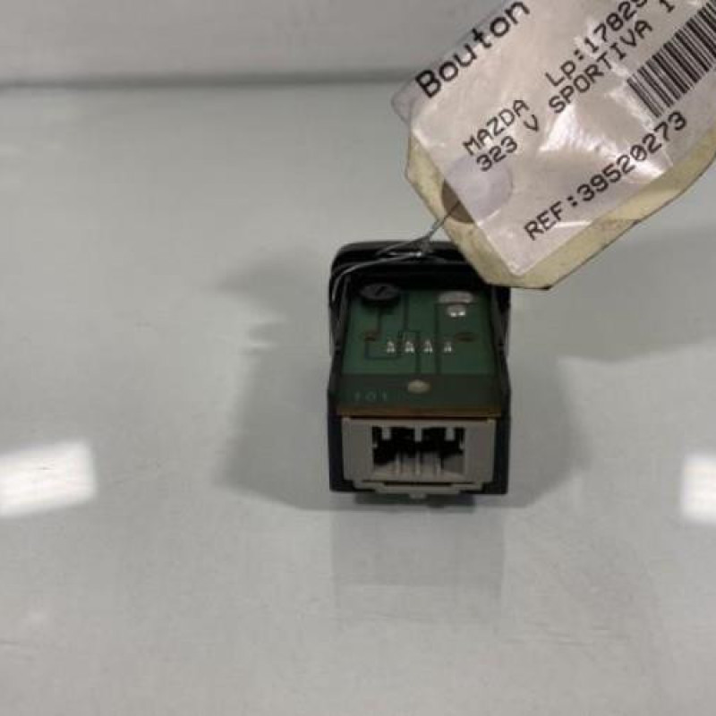 Bouton de warning MAZDA 323 5 Photo n°3