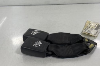 Attache ceinture arriere gauche TOYOTA YARIS 1
