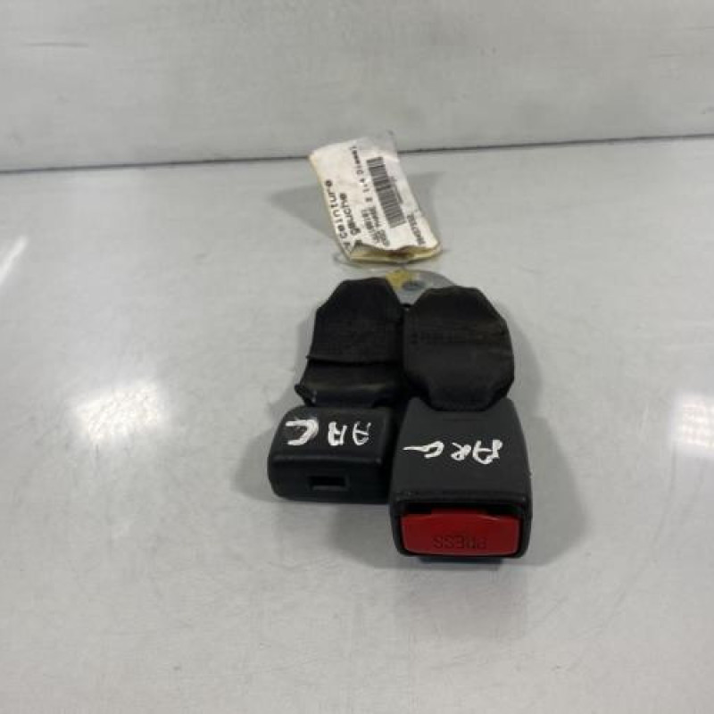 Attache ceinture arriere gauche TOYOTA YARIS 1 Photo n°1