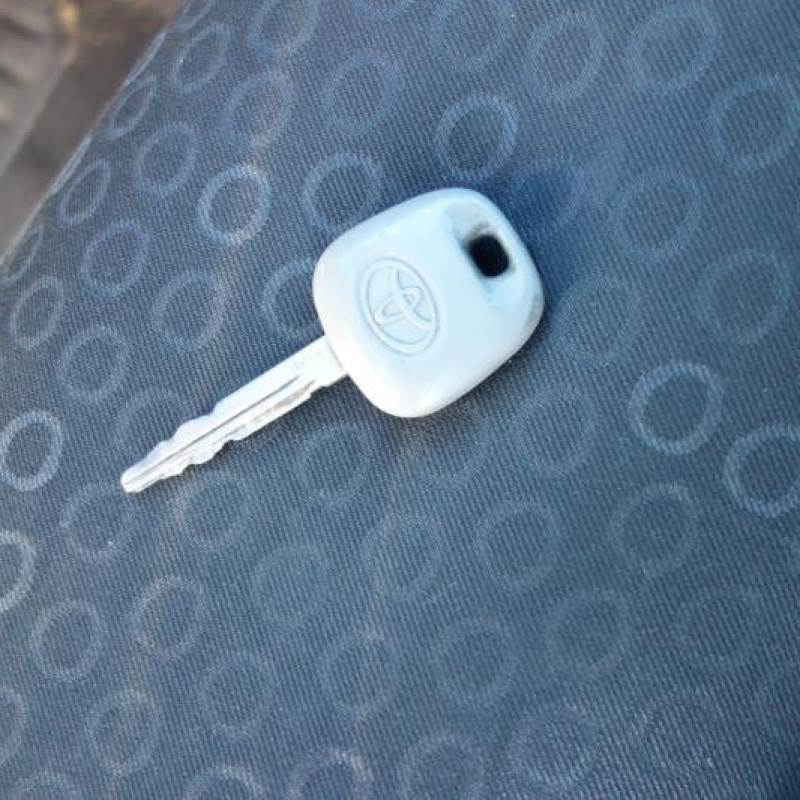 Pretensionneur de ceinture avant droit TOYOTA YARIS 1 Photo n°11