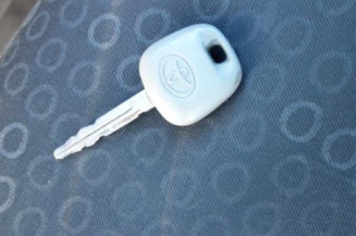 Pretensionneur de ceinture avant gauche TOYOTA YARIS 1