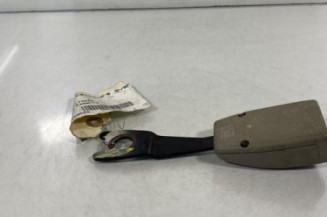 Attache ceinture avant droit MAZDA DEMIO