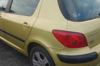 Attache ceinture avant droit PEUGEOT 307