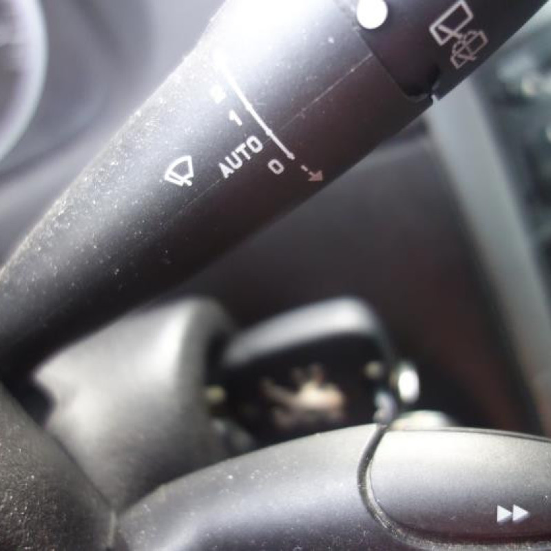 Attache ceinture avant droit PEUGEOT 307 Photo n°11