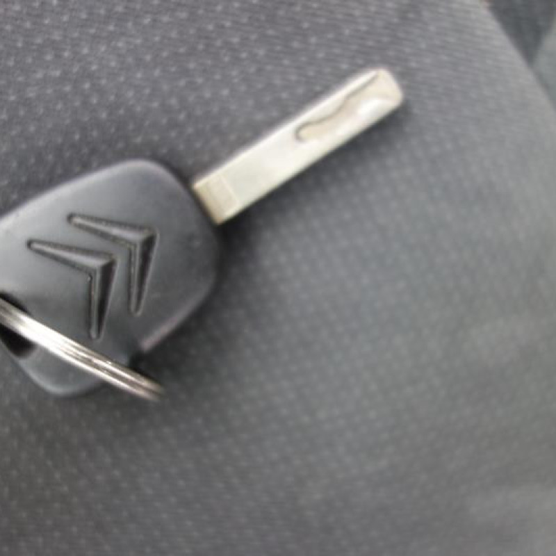 Pretensionneur de ceinture avant droit CITROEN C2 Photo n°12