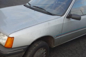 Pompe lave glace avant PEUGEOT 205
