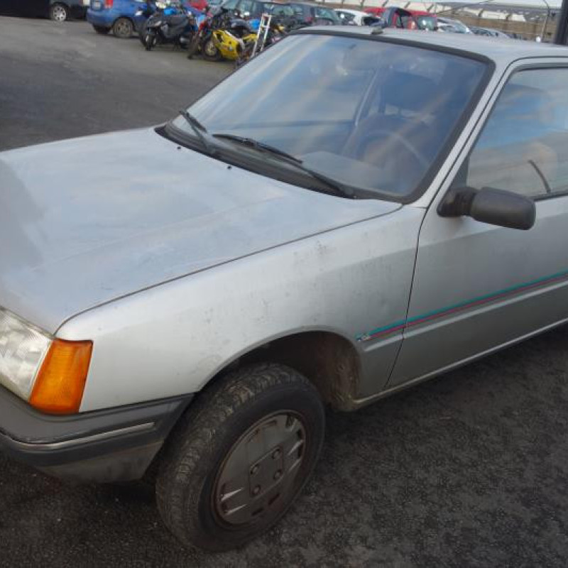 Pompe lave glace avant PEUGEOT 205 Photo n°4