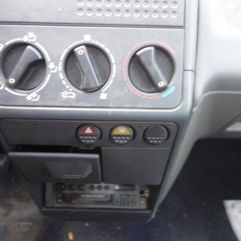 Pompe lave glace avant PEUGEOT 205 Photo n°9