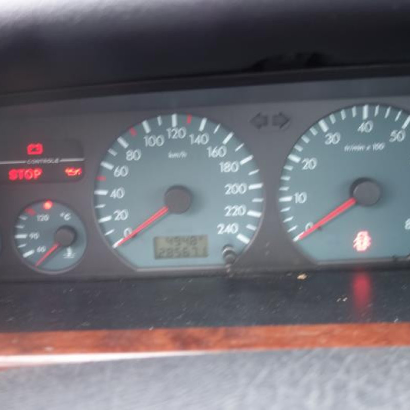 Ceinture arriere gauche CITROEN XANTIA Photo n°12