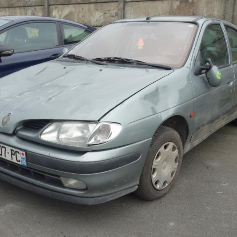 Ceinture arriere droit RENAULT MEGANE 1 Photo n°8