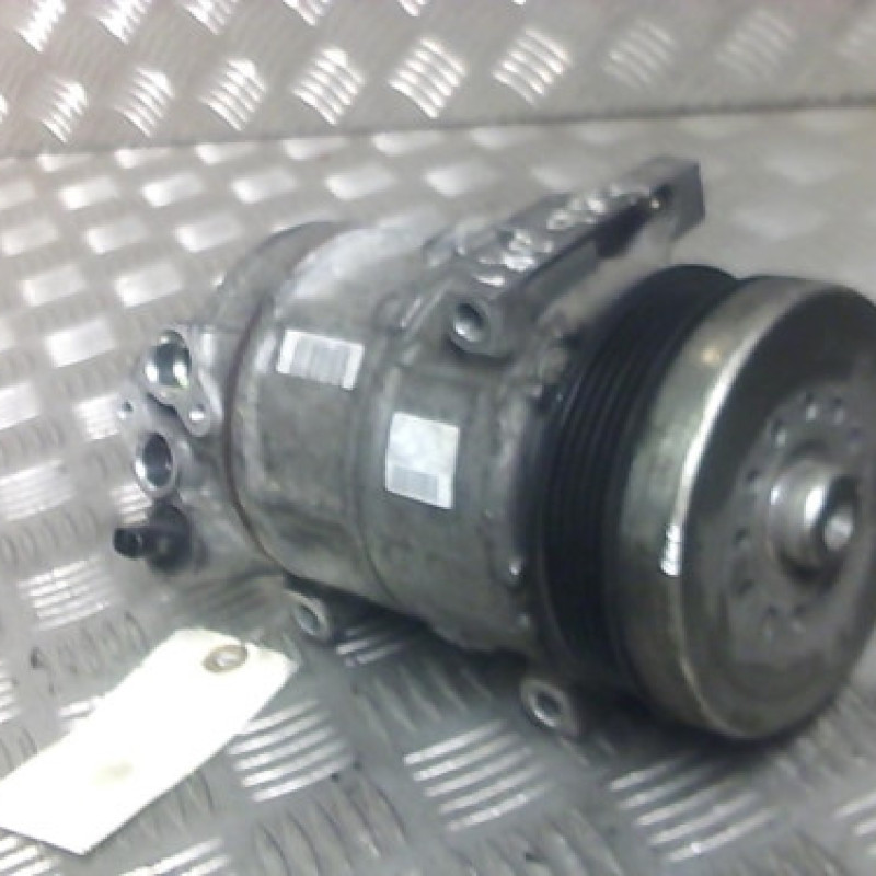 Compresseur clim FIAT GRANDE PUNTO Photo n°1